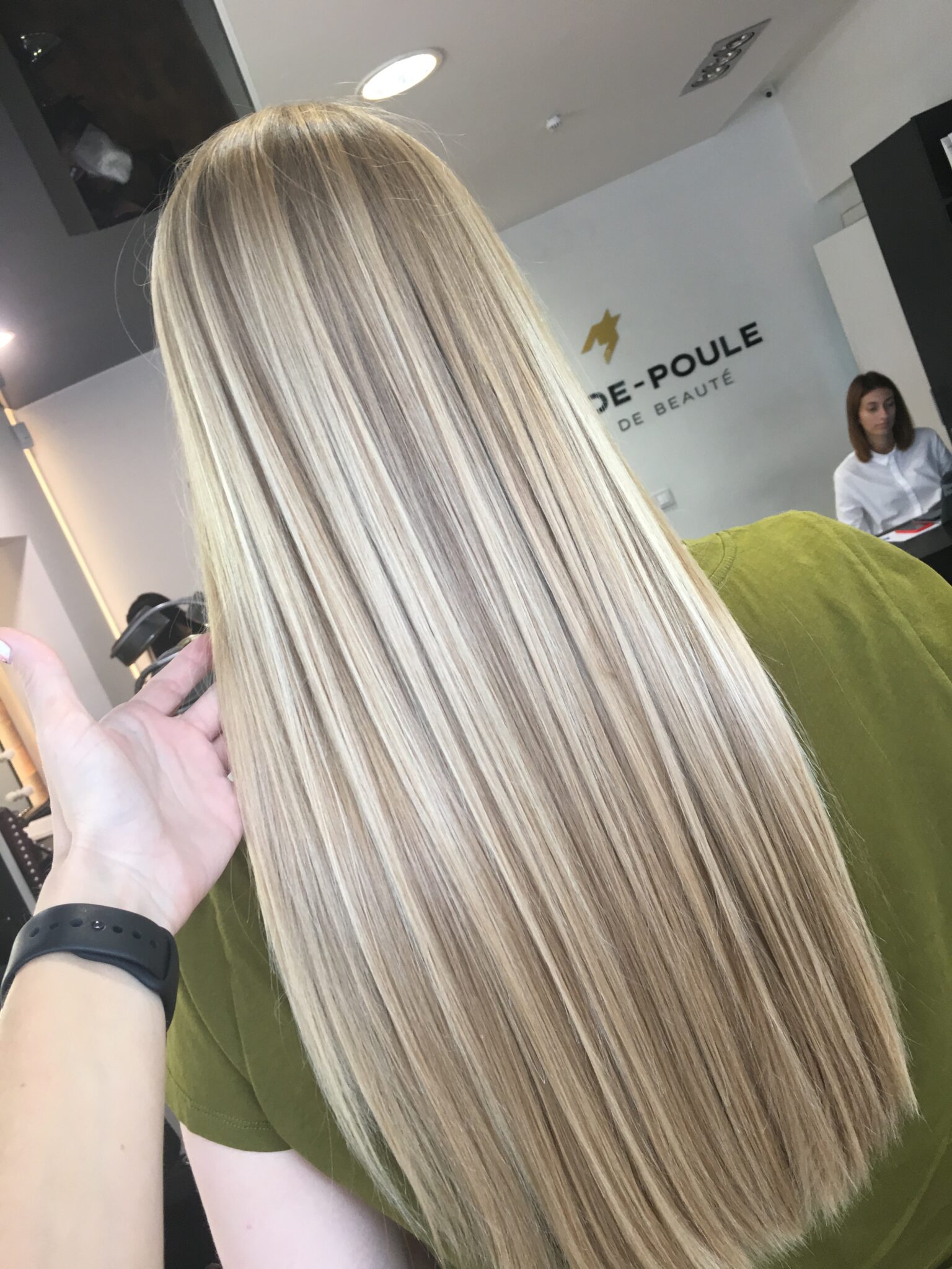 Microcapsule hair extensions in Pie De Poule in Kyiv ⭐ Affordable price