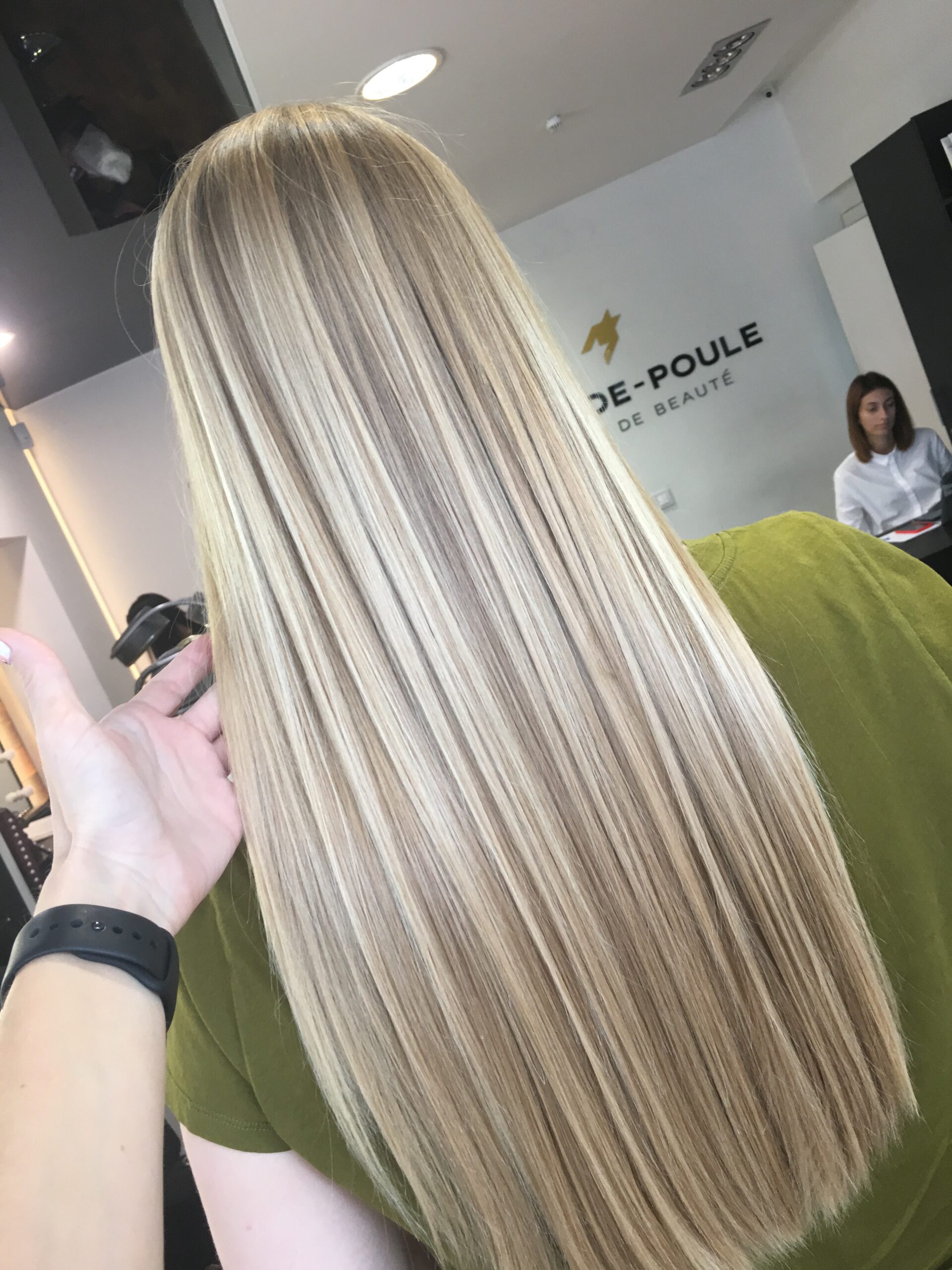 Microcapsule hair extensions in Pie De Poule in Kyiv ⭐ Affordable price